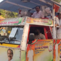എം.കെ രാഘവന് റോഡ് ഷോ നടത്തി