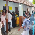 #Election | വോട്ടിങ്ങ് മെഷീൻ പണിമുടക്കി; ബൂത്തുകൾക്ക് മുന്നിൽ നീണ്ട ക്യൂ