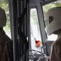 തലയ്ക്ക് ഏറ് കിട്ടണ്ട....; ദേശീയ പണിമുടക്ക്, അടൂരിൽ ഹെൽമറ്റ് ധരിച്ച് വാഹനമോടിച്ച് കെഎസ്ആർടിസി ഡ്രൈവർ