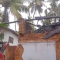 തലശേരിയിൽ തറവാട് വീടിൻ്റെ മേൽക്കൂര തകർന്നു ; വിളക്ക് കൊളുത്താനെത്തിയ ആൾക്ക് പരിക്ക്