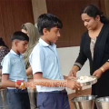 ഉച്ചഭക്ഷണമായി 'ചിക്കൻ ഫ്രൈഡ് റൈസ്' ; വടക്കുമ്പാട് പിസി ഗുരുവിലാസം യുപി സ്കൂൾ വിദ്യാർത്ഥികൾ ഹാപ്പി