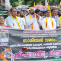 വന്യ ജീവി ആക്രമണം; സൗരവേലി നടപ്പിലാക്കാത്തതിൽ പെരുവണ്ണാമൂഴിയിൽ പ്രതിഷേധമിരമ്പി, കനത്ത മഴയിലും ആയിരങ്ങൾ അണിനിരന്നു
