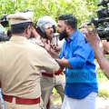 കണ്ണൂർ യൂണിവേഴ്സിറ്റി യൂണിയൻ തെരഞ്ഞെടുപ്പിനിടെ സംഘർഷം ; വനിത സ്ഥാനാര്ത്ഥിയെ പിടിച്ചു വെച്ച് പൊലീസ്, എസ് എഫ് ഐ പ്രവര്ത്തകരെത്തി മോചിപ്പിച്ചു