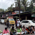 കുഴിക്കെണിയോ ...?, ബാലുശ്ശേരിയിൽ ബൈക്കപകടത്തിൽ യുവാവ് മരിച്ച സംഭവം; റോഡ് ഉപരോധിച്ച് യൂത്ത് കോണ്ഗ്രസ്