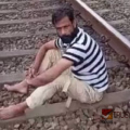 റെയിൽവേ ട്രാക്കിൽ കിടന്ന് യുവാവിന്റെ പരാക്രമം, കണ്ണൂരിൽ മൂന്ന് ട്രെയിനുകൾ വൈകി ; പിന്നാലെ കേസ്