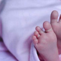 പരിയാരത്ത് അബോധാവസ്ഥയിൽ കണ്ടെത്തിയ  നവജാതശിശു ആശുപത്രിയിലെത്തിക്കും മുമ്പേ മരിച്ചു