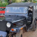 അധ്യാപകന്റെ നെഞ്ചത്തേക്ക് .....; വിദ്യാർത്ഥികൾ ഓടിച്ച ജീപ്പ് അധ്യാപകനെ ഇടിച്ച് തെറിപ്പിച്ചു; മിനിറ്റുകൾക്കുള്ളിൽ വാഹനം പിടികൂടി പൊലീസ്