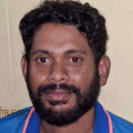 ബൈക്കിൻ്റെ ചാവി കാണാനില്ല ; കോഴിക്കോട് മദ്യലഹരിയിൽ പൊലീസ് സ്റ്റേഷനിൽ കയറി വാഹനത്തിന്റെ ചില്ല് തകർത്ത് യുവാവ്