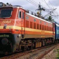 എലത്തൂരിൽ പെൺകുട്ടി ട്രെയിനിൽ നിന്ന് വീണു; ആശുപത്രിയിലേക്ക് മാറ്റി