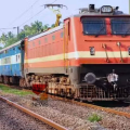 കോഴിക്കോട് ട്രെയിനിൽ നിന്ന് വീണ് അഴിയൂർ സ്വദേശിനിയായ യുവതിക്ക് പരിക്ക് 