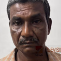 ചോരയിൽ കുളിച്ച് വഴിയിൽ; അമ്പലക്കുളത്തിൽ കുളിക്കവേ മുറുക്കി തുപ്പിയതിനെ ചൊല്ലി തർക്കം, 54 -കാരനെ കുത്തിപ്പരിക്കേൽപ്പിച്ച പ്രതി പിടിയിൽ
