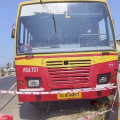 കെ എസ് ആർ ടി സി ബസ് വീൽ ഊരിത്തെറിച്ച് നിയന്ത്രണം വിട്ടു; ഡിവൈഡറിൽ ഇടിച്ചതിനാൽ അപകടം ഒഴിവായി