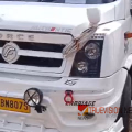 പരീക്ഷയ്ക്ക് പോകാൻ ഇറങ്ങിയ സഹോദരങ്ങളായ വിദ്യാര്ത്ഥികളെ ട്രാവലര് ഇടിച്ചുതെറിപ്പിച്ചു; ഒരാളുടെ നില ഗുരുതരം