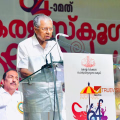 കലകളെയും കലാകാരന്മാരെയും മതത്തിന്റെ കണ്ണിലൂടെ കാണുന്നവർക്കെതിരെ ജാഗ്രത പാലിക്കണം: മുഖ്യമന്ത്രി പിണറായി വിജയൻ