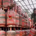 കേരളം പട്ടിണിയിലേക്ക്? വാണിജ്യ ഗ്യാസ് കിട്ടാനില്ല; 20% ഹോട്ടലുകൾ പൂട്ടി, സ്കൂളുകളിൽ വിറകടുപ്പ് ഉപയോഗിക്കാൻ അനുമതി