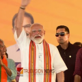 തൊഴുകൈകളോടെ അഭിവാദ്യം, പ്രധാനമന്ത്രി നരേന്ദ്ര മോദി പാലക്കാട്ട്; റോഡ്‌ഷോയായി കോട്ടമൈതാനത്തെത്തി