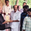 വാക്കുകൾക്ക് അതീതം ഈ ധീരത; കടന്തറപ്പുഴയിൽ മുങ്ങിത്താഴ്ന്ന യുവതിയെയും കുട്ടികളെയും സാഹസികമായി രക്ഷിച്ച ഗിരീഷിനെ ആദരിച്ചു