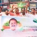 'പട നയിച്ച പടനായകൻ നാട് നയിക്കട്ടെ'; വി.ഡി. സതീശനായി തൊട്ടിൽപ്പാലത്ത് പ്രവർത്തകരുടെ കരുത്തുപ്രകടനം