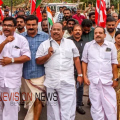 സൗജന്യ മന്തിവിതരണം; സതീശന്റെ മുഖ്യമന്ത്രിസ്ഥാനം ആഘോഷിച്ച് പ്രവർത്തകർ, മഴയെ അവഗണിച്ച് ആഹ്ലാദപ്രകടനങ്ങൾ