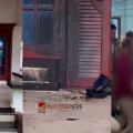  ദേഹമാസകലം പെട്രോളൊഴിച്ച് തീ കൊളുത്തി  ....: കോഴിക്കോട്  വടകരയിൽ കോൺഗ്രസ് നേതാവിൻ്റെ വീട്ടിലെത്തി വയോധികൻ ആത്മഹത്യക്ക് ശ്രമിച്ചു, അന്വേഷണം