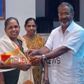 നേരിന് പൊന്നിനേക്കൾ നിറം; മാലിന്യ ശേഖരണത്തിനിടെ ലഭിച്ച സ്വർണ മോതിരം തിരിച്ചു നൽകി നരിപ്പറ്റയിലെ ഹരിത കർമസേന പ്രവർത്തകർ മാതൃകയായി