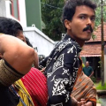 ആഹാ, ഇത് നല്ല കൂത്ത് .....! കോഴിക്കോട് മലിനജലം ഒഴുക്കുന്നത് പരിശോധിക്കാനെത്തിയ ഉദ്യോഗസ്ഥക്കുനേരെ ആക്രമണം