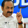  കറുപ്പ് വേണ്ടേ വേണ്ട ...:  മുഖ്യമന്ത്രിയുടെ കാഴ്ചവട്ടത്തിൽ കറുത്ത ബോർഡ്; രണ്ട് കേരളാ ഹൗസ് ജീവനക്കാർക്കെതിരെ കാരണം കാണിക്കൽ നോട്ടീസ്