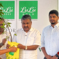 ലോക പരിസ്ഥിതി ദിനത്തിന്റെ ഭാഗമായി ലുലു ഗോൾഡും ലുലു സാരീസും സൗജന്യ വൃക്ഷത്തൈ വിതരണം ചെയ്തു