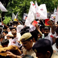 നീറ്റ്-സിബിഎസ്ഇ ക്രമക്കേട്: ഡൽഹിയിൽ എസ്.എഫ്.ഐയുടെ വൻ പ്രതിഷേധം; വിദ്യാഭ്യാസ മന്ത്രി ചർച്ചയ്ക്ക് തയ്യാറായി