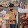 ഒരു കയ്യിൽ കോടാലി, മറുകയ്യിൽ ഭരണഘടന; രാഹുലിനെ പരശുരാമനാക്കി വാരണാസിയിൽ കോൺഗ്രസിന്റെ പോസ്റ്റർ, സംഭവം വിവാദത്തിൽ
