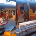 ഡൽഹിയിൽ ട്രെയിൻ കയറാൻ നോക്കിയ യുവാവിനെ സഹയാത്രികർ വളഞ്ഞിട്ട് ചവിട്ടിക്കൊന്നു; അക്രമികൾ ലഗേജുമായി കടന്നുകളഞ്ഞു