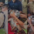കോഴിക്കോട് പാറക്കടവിൽ കളിക്കുന്നതിനിടെ പാത്രം തലയിൽ കുടുങ്ങിയ രണ്ടു വയസുകാരിക്ക് രക്ഷകരായി ഫയർഫോഴ്സ്