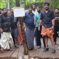 ജനകീയ പ്രതിഷേധം; കുമ്മങ്കോട് ഹെൽത്ത് സെന്റർ റോഡിൽ വാഴവെച്ചു പ്രതിഷേധം