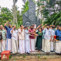 പതാക കൈമാറി; ഡി.വൈ.എഫ്.ഐ ജില്ലാ സമ്മേളനം പതാക കൈമാറ്റം രക്തസാക്ഷി മണ്ഡപത്തിൽ വെച്ച് നടന്നു