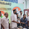 ഇനി കുട്ടികളിലേക്ക്; ഉമ്മൻചാണ്ടിയുടെ ജീവചരിത്രം സ്കൂളുകളിലേക്കും ലൈബ്രറികളിലേക്കും; വിതരണോദ്ഘാടനം നിർവഹിച്ചു 