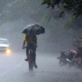 സംസ്ഥാനത്ത് മഴ വീണ്ടും ശക്തമാകുന്നു, കണ്ണൂർ ഉൾപ്പെടെ നാല് ജില്ലകളിൽ യെല്ലോ അലർട്ട്