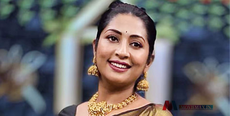 'പണ്ട് ടീച്ചർ അടിച്ചാൽ വീട്ടിൽ നിന്നും അടി കിട്ടും, ഇന്ന് വീട്ടുകാർ ടീച്ചറെ അടിക്കും'; ഓർമ്മകൾ പങ്കുവച്ച് നവ്യ നായർ 