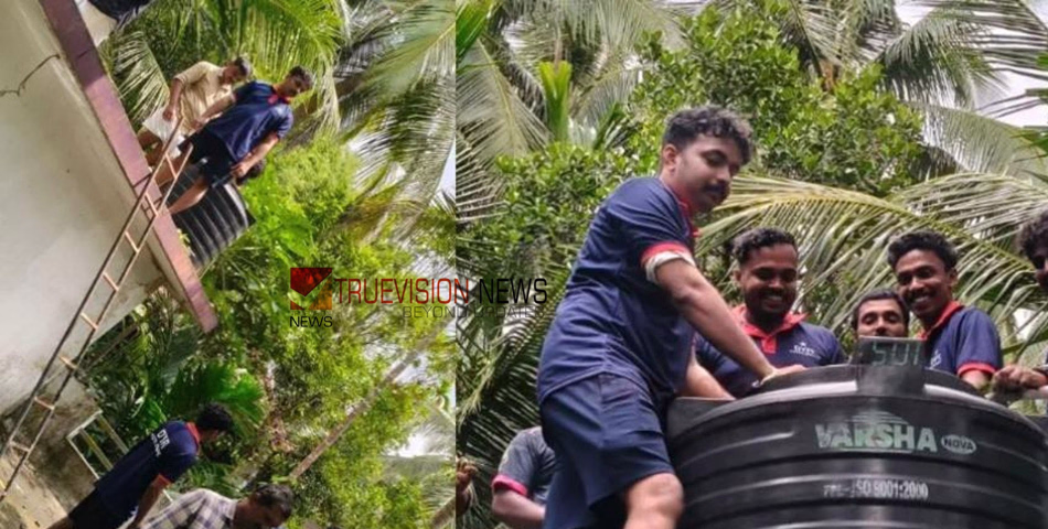 കുട്ടികളുടെ പഠനം മുടങ്ങില്ല; പുളിയഞ്ചേരി സൗത്ത് എൽ.പി സ്‌കൂളിനായി ബദൽ കെട്ടിടങ്ങൾ ശുചീകരിച്ച് ഡി.വൈ.എഫ്.ഐ യൂത്ത് ബ്രിഗേഡ്
