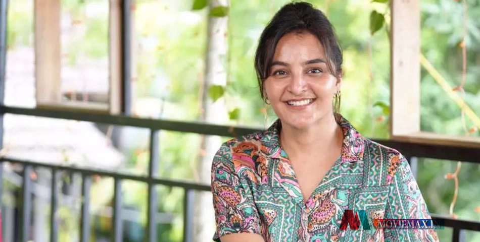 'മാനുഷികതയാണ് എല്ലാ രാഷ്ട്രീയത്തിനും മേലെ നിൽക്കേണ്ടത്'; നീറ്റ് പ്രതിഷേധത്തിന് പിന്തുണയുമായി മഞ്ജു വാര്യർ