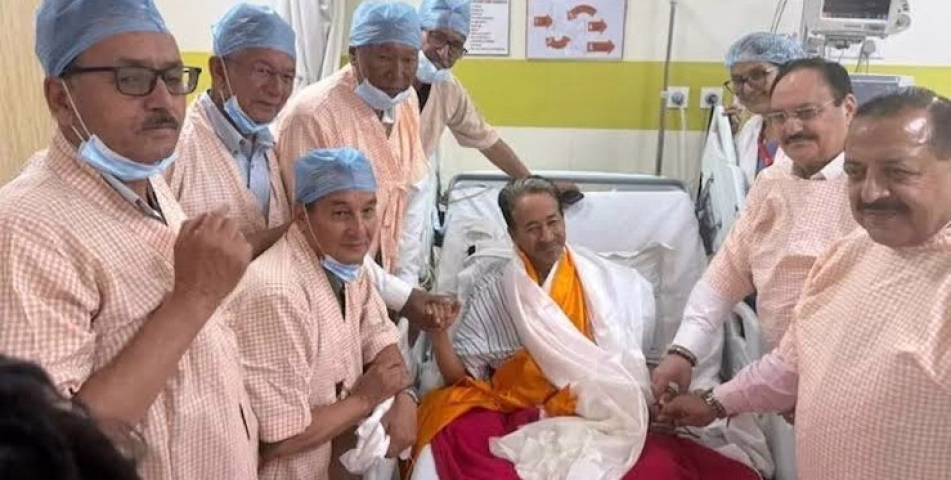 ഉപവാസം അവസാനിപ്പിച്ച് സോനം വാങ്ചുക്; കേന്ദ്രമന്ത്രിമാർ ആശുപത്രിയിലെത്തി