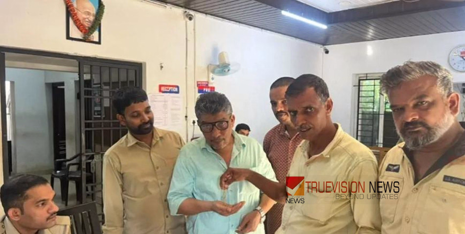 കൊയിലാണ്ടിയിലെ ഓട്ടോ ഡ്രൈവർമാർ മാതൃകയായി; കളഞ്ഞുകിട്ടിയ സ്വർണ്ണാഭരണം ഉടമസ്ഥന് തിരികെനൽകി 