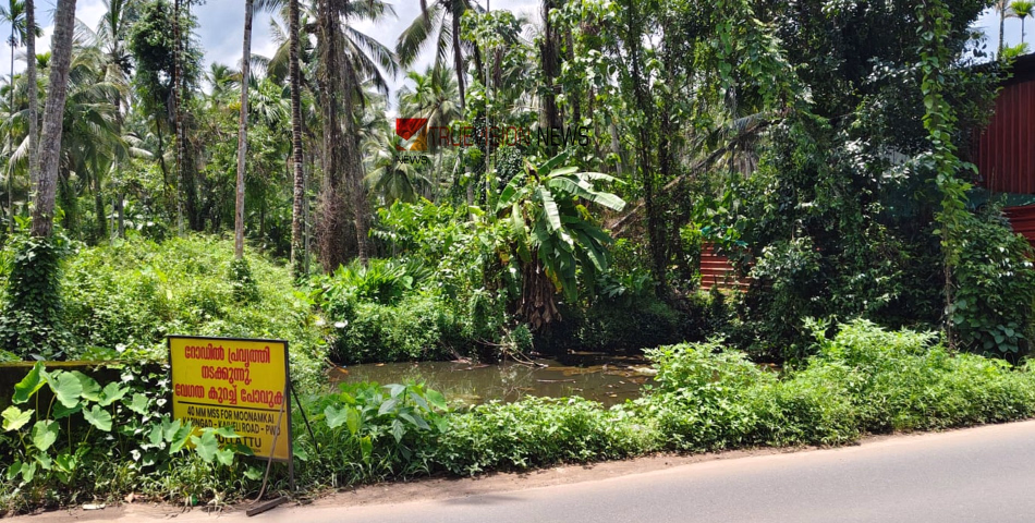 കുറ്റ്യാടിയിൽ തളീക്കര വേട്ടക്കൊരുമകൻ ക്ഷേത്രക്കുളം കൈയേറുന്നുവെന്ന് പരാതി; ക്ഷേത്ര കമ്മിറ്റി രംഗത്ത്