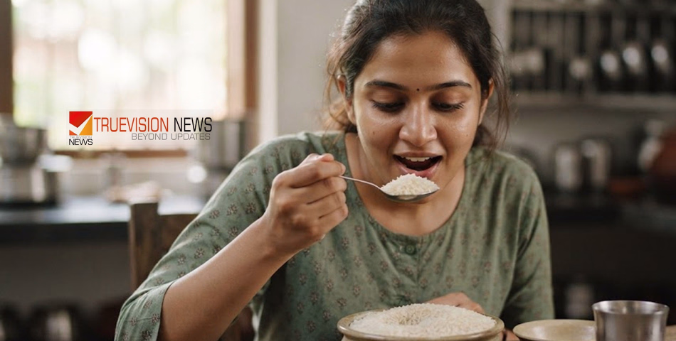 അരി പച്ചക്ക് കഴിക്കാൻ തോന്നാറുണ്ടോ? എങ്കിൽ ആ ശീലം മാറ്റാൻ ഇതാ എളുപ്പവഴികൾ 