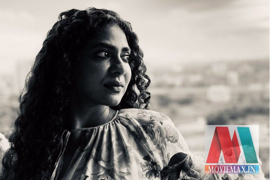 ബ്ലാക്ക്‌ ആന്‍ഡ്‌ വൈറ്റ് ചിത്രത്തില്‍ സുന്ദരിയായി പൂര്‍ണിമ ; ചിത്രങ്ങള്‍ കാണാം