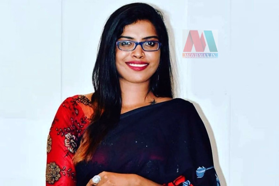 എന്റെയൊക്കെ ഔദാര്യത്തിലെ ജീവിതമാണ് നീയൊക്കെ അനുഭവിക്കുന്നത് ദിയ സനയുടെ പോസ്റ്റ്‌ വൈറല്‍ 