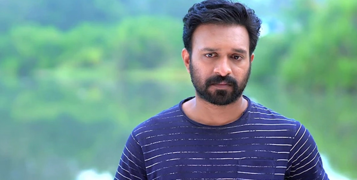ശിവന്റെ വായിലെന്താ പഴമാണോ? വാ തുറന്ന് സംസാരിച്ചൂടേ; ആരാധകര്‍   