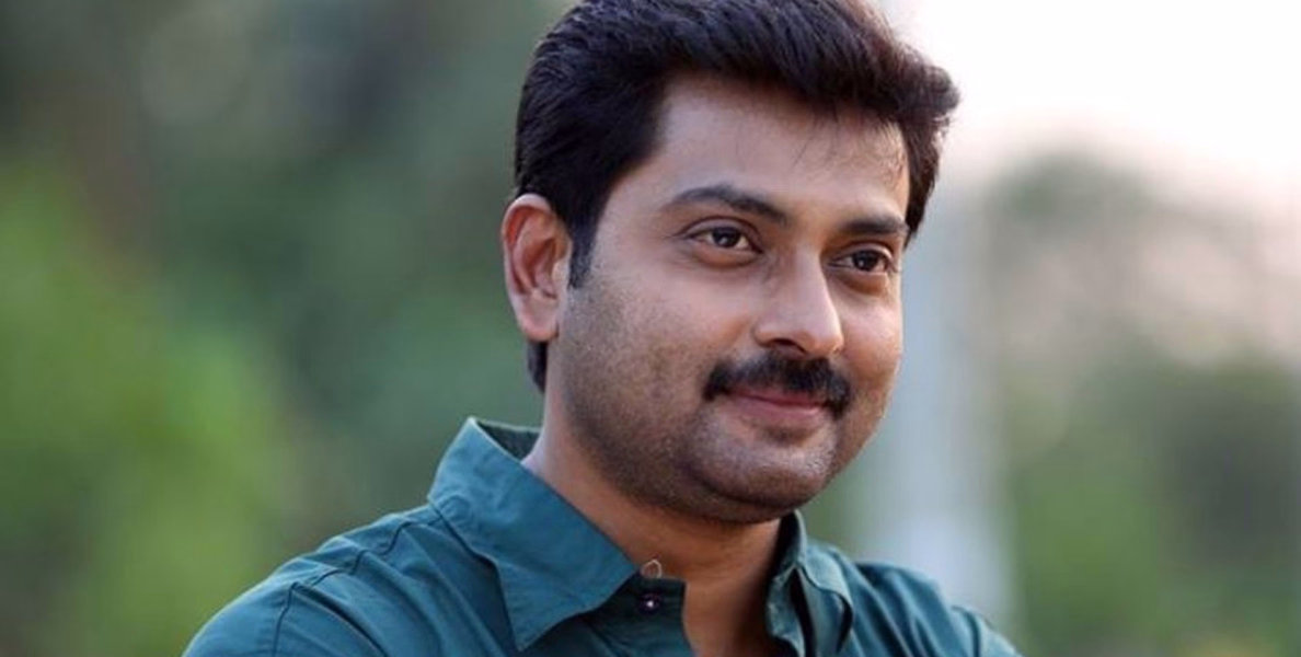 അമ്പതാം വിവാഹ വാര്‍ഷികം; അച്ഛനും അമ്മയ്‍ക്കും ആശംസയുമായി താരം
