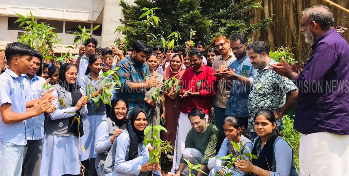 നാളേയ്ക്കായി മാമ്പഴക്കാലം തീര്‍ക്കാനൊരുങ്ങി അരിക്കുളം കെപിഎംഎസ്എം എച്ച്എസ്എസിലെ എന്‍എസ്എസ് വളണ്ടിയര്‍മാര്‍ 