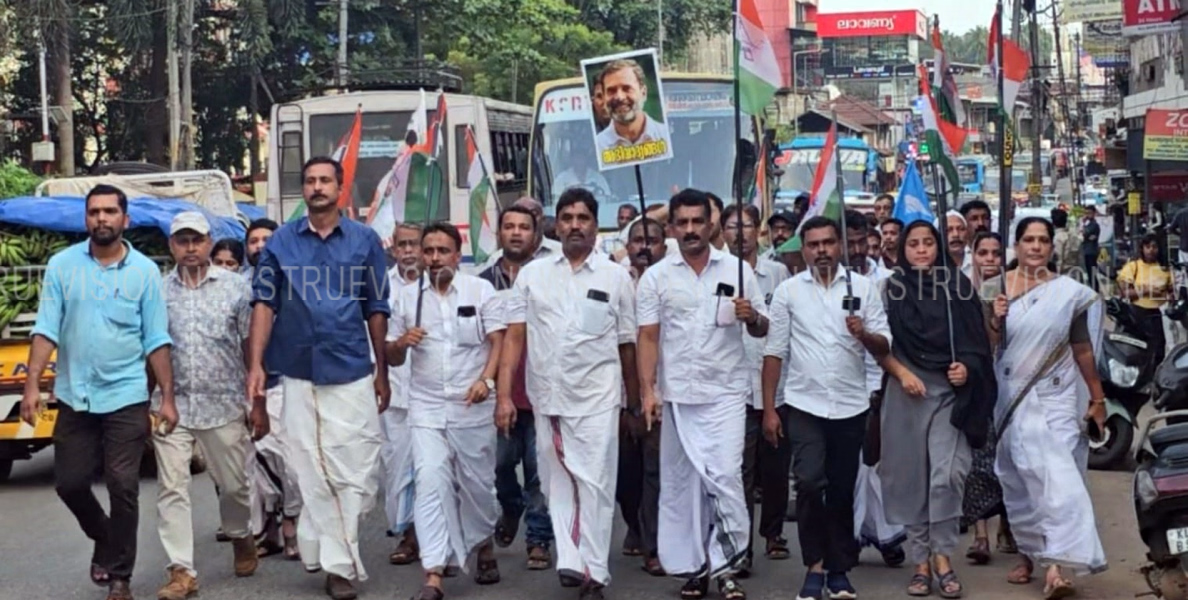  #disqualification | അയോഗ്യനാക്കിയ നടപടിയില്‍ സ്റ്റേ; ആഹ്‌ളാദ പ്രകടനവും പൊതുയോഗവും സംഘടിപ്പിച്ച് കോണ്‍ഗ്രസ് കമ്മിറ്റി
