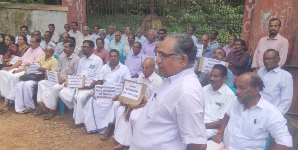 ഫെസ്റ്റിവൽ അലവൻസ് കിട്ടിയില്ല; തൊഴിലാളികൾ പട്ടിണി സമരം നടത്തി